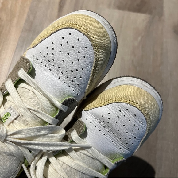 Nike Air Jordan 1 Low SE - Picture 8 of 9